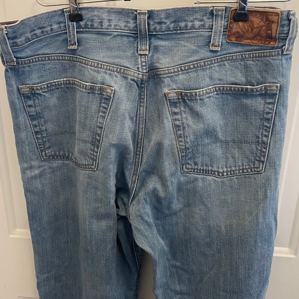 Eddie Bauer Mens Relaxed Fit Jeans Light Wash 100% Cotton 36x34 Blue